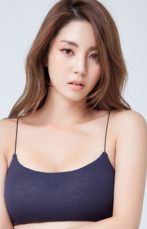 korean-dreams-girls:Lee Chae Eun - April 26, 2019 Set  