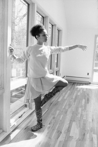 thechroniclesofpoplockp:  yesmsmitchell:    Phylica Rashad  and Debbie Allen 💃🏿✊🏿❤️