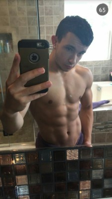 waistbandboy:  My favorite gymnast Anthony taking a towelboy selfie! 