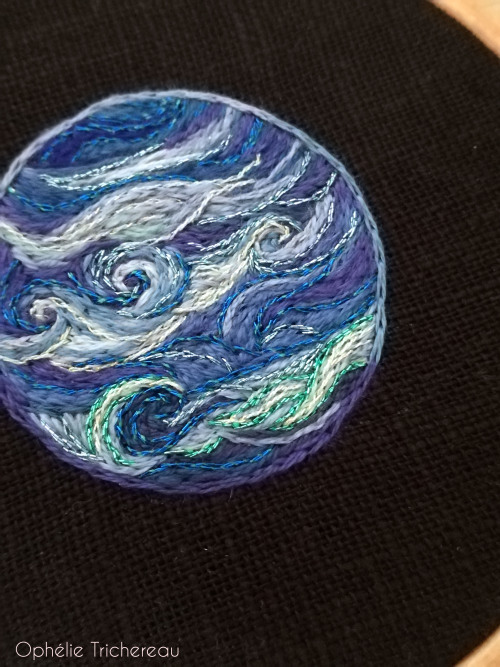  “Neptune”Hand embroidery.DMC embroidery threads on linen.Frame : 8cm in diameter.Planet