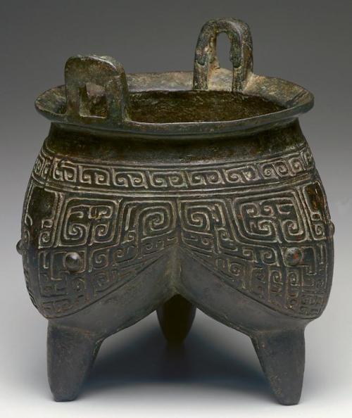 fuckyeahasianarthistory: The Shang Dynasty saw the rise of a number of styles and motifs. Vessels ha