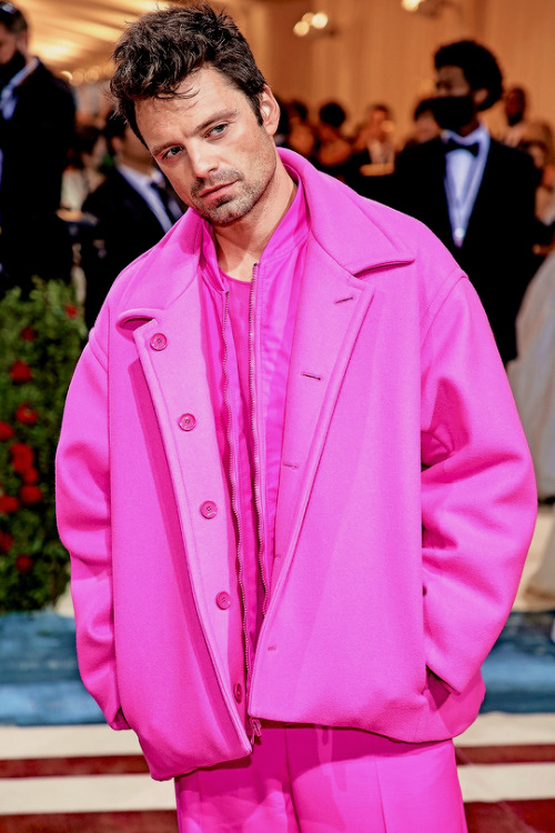  Sebastian Stan attends The 2022 Met Gala Celebrating “In America: An Anthology of Fashion&rdq