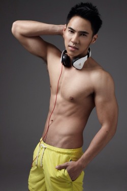 thaixman: Attitude Thailand - Straight Guy of The Year   http://p.megazy.com/attitude/VoteThisDay?sectionID=6&userID=8389