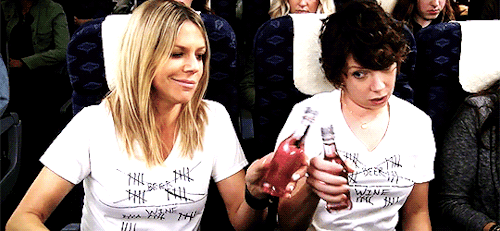 voringglennis:Dee + The Waitress in 13.03