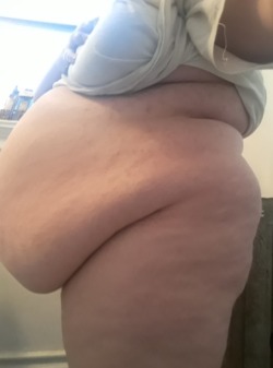 Porn photo bbwstonerr:My belly was hanging so low today.