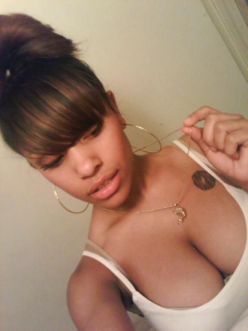 lukecage777:  lovely-cleavage:  Cleavage  Rackt