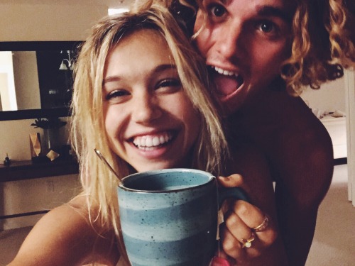 alexisreneg:  Sun day fun day 👅⚡️  alexisreneg