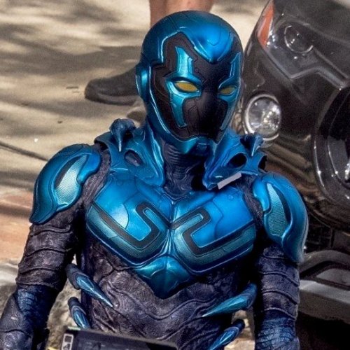 Oh hey, Blue Beetle costume leaked! Points for both the main suit and the mask being a physical cost
