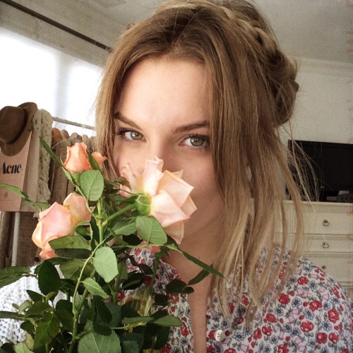 red-r0ses:♡ rosy/luxe blog ♡ ask me to check out your blog, i need blogs to follow ♡