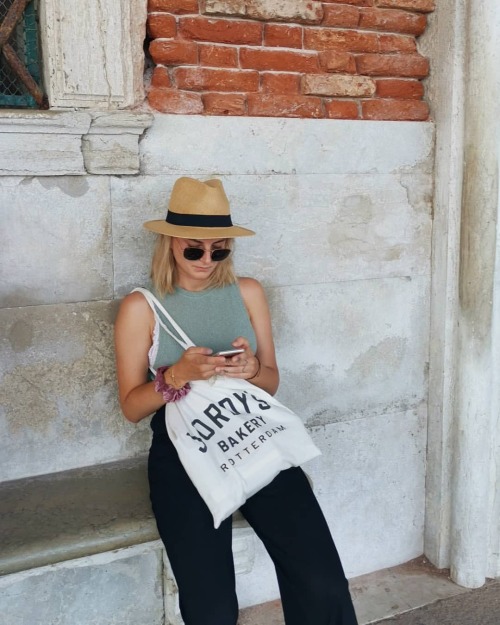 Postcard from Venice #ninaluba #rnblover #cullotepants #black #culotte #pants #crepe #jerseyknit #t