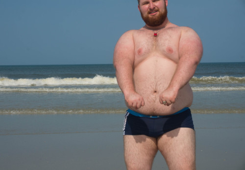 ace0329:  joshthebullpup:  beach day collecting adult photos