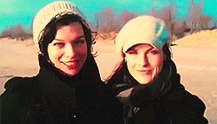pumpkinlub:  Milla & Ali on the set of Resident Evil: Afterlife 