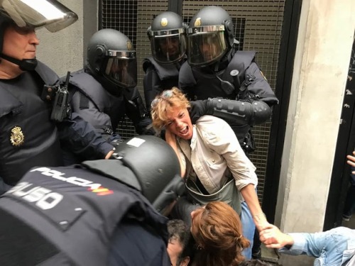 revolucion-es-poesia: GRAVÍSIMO golpe a la democracia y a los derechos humanos en Cataluña.  El gobi