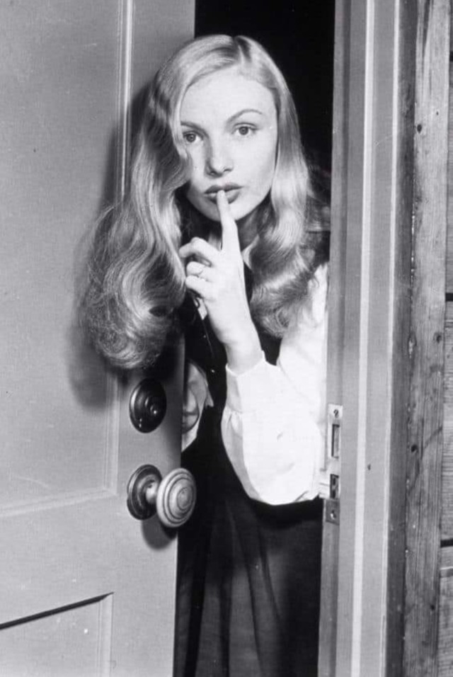 Happy heavenly birthday to Veronica Lake. 🌠