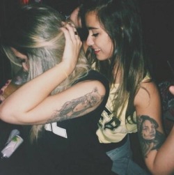 Lipstick-Lesbian:  ♀♡♀