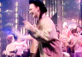 aurelian-s:Boy George as a random club kid dancing in the audience (x)