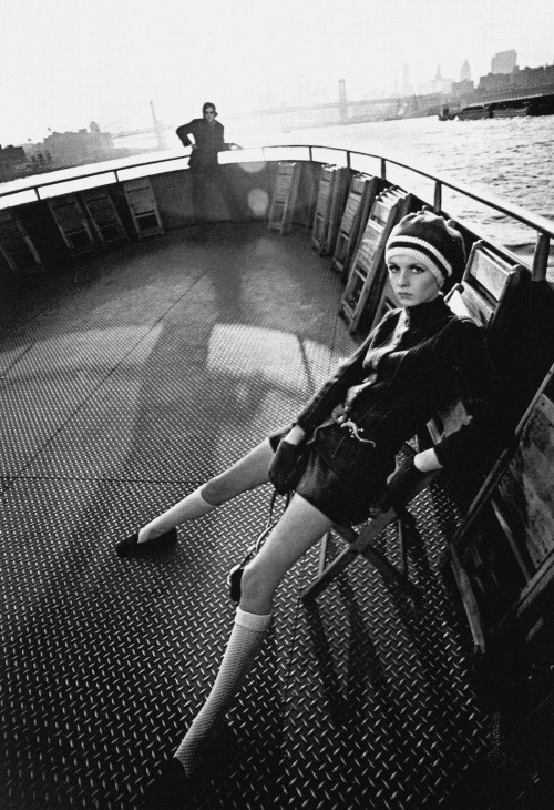 deshistoiresdemode: Twiggy on the Staten Island Ferry in New York City _ Photo by Melvin Sokolsky, 1