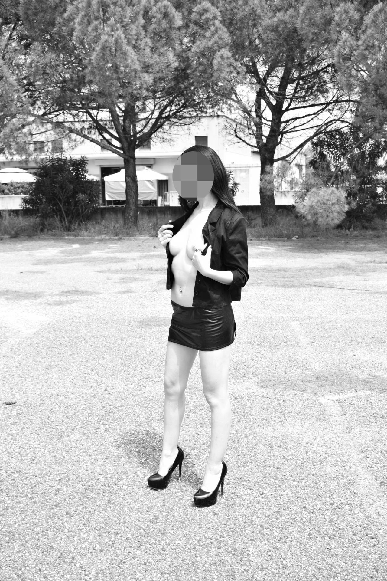venetaaperta:  black version. vi piaccio?REBLOG PLEASE - REBLOGGATE PER FAVORE
