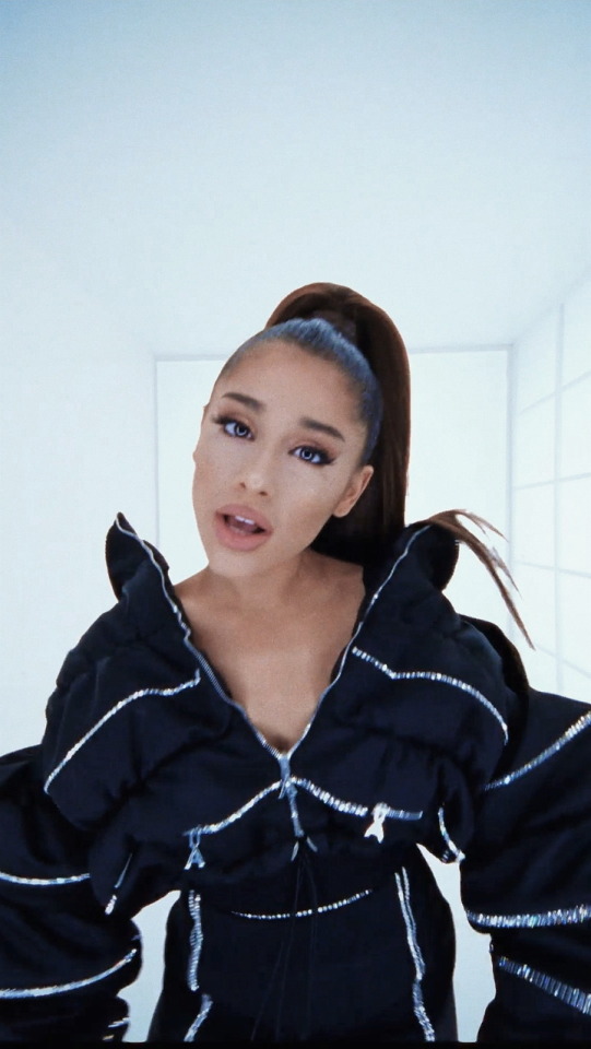 | ariana grande 'in my head' music video lockscreens...