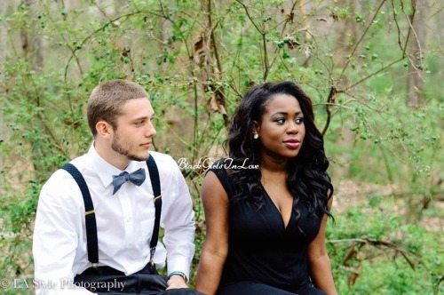 blackgirlsinlove:  Professional pictures versus us in real life :) - http://liveforthemoment26.tumblr.com/