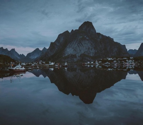 Porn Pics rawmeyn:Meanwhile up north at 5 A.M. ⚓️