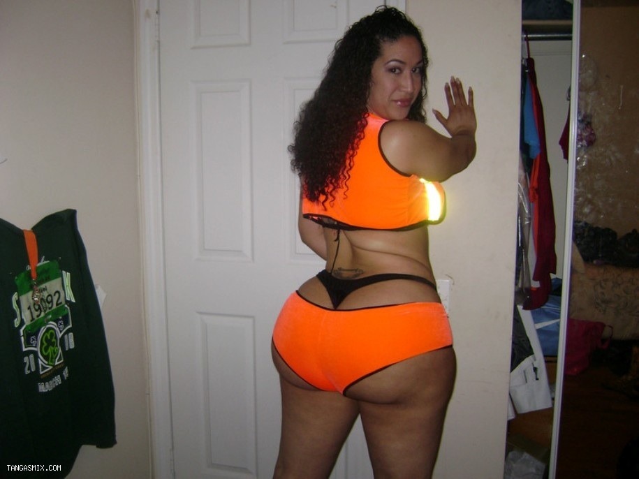 pearhub:  #latina #booty #thick #thong #milf