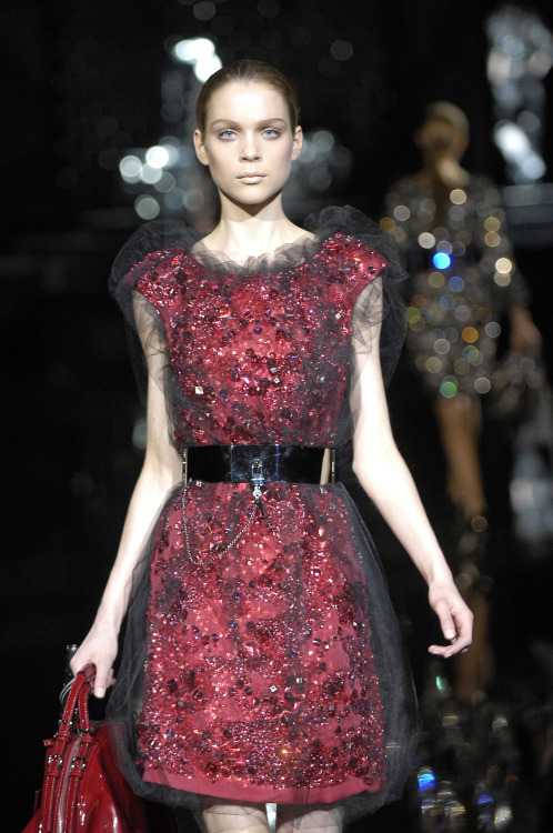 fearmystyle:  Kim Noorda at Dolce & Gabbana FW07 