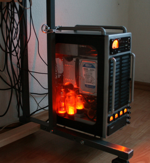 insanelygaming:  Cool Fallout PC case [via & gamefreaksnz]