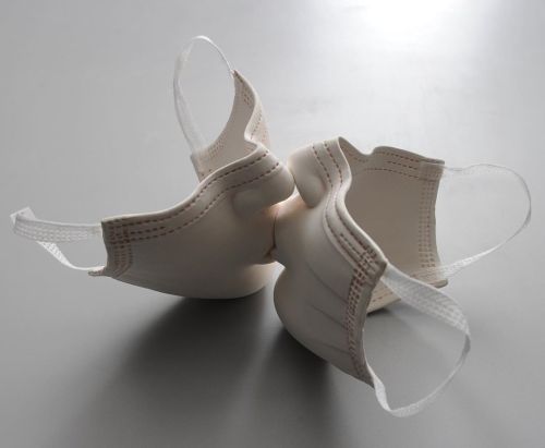 theonlymagicleftisart:  “Still in One Piece III”Johnson TsangPorcelain2020Having the ability to see beauty in everyday life is a special gift.Follow us on Instagram!