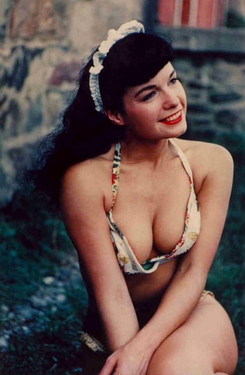 partial-boner:  Bettie