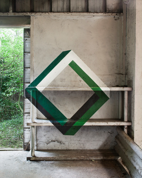 archiemcphee:  For a spellbinding series of photos entitled Géométrie de l’impossible (Impossible Geometry), 21-year-old French photographer Fanette Guilloud created site-specific anamorphic paintings in locations in Toulouse, Bordeaux and the French