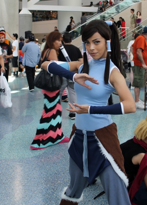 canoncosplayers:  Phenomenal Avatar Cosplay!Cosplayers unknownPhotography: Canon Cosplayhttps://www.facebook.com/CanonCosplayers  Painted Lady Katara is me. The three costumes are made by the Suki cosplayer.