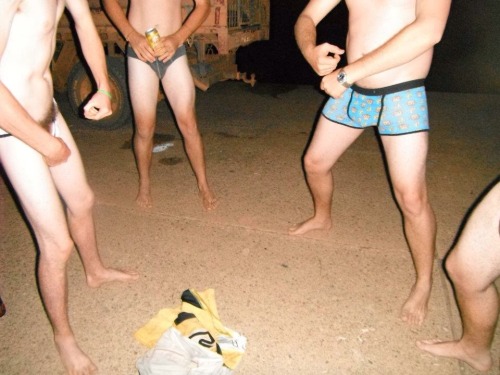 tradieboots:You can’t tell me nothing gay is going on here.