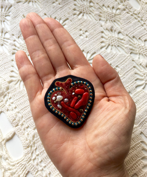 Porn sosuperawesome:  Embroidered brooches and photos