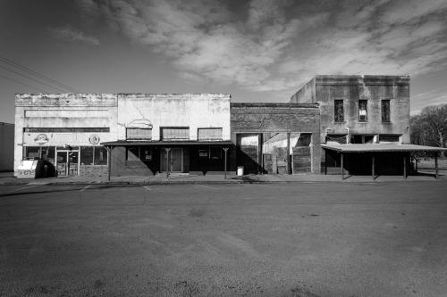 americanguide:  ARTESIA, MISSISSIPPI  ARTESIA, 55 m. (223 alt., 612 pop.), is the junction poin