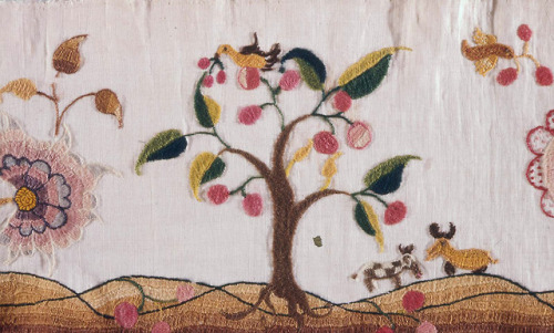 heaveninawildflower: Petticoat border (American, 1758). Linen with wool crewelwork embroidery. Image