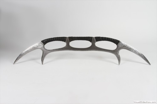 teamklingon:This is the most beatiful bat’leth of the galaxy. It was made for Regenyei Armory. A bat