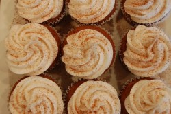 Crudo-Soy:  Mozzerati:  Heckyeahvegancupcakes:  Pumpkin Spice Cupcakes With Cream