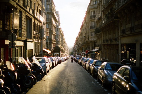 hellanne:  Sunny days in Paris by Robert Black