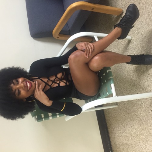 unicornsvsturtles:Happy Blackout ❣