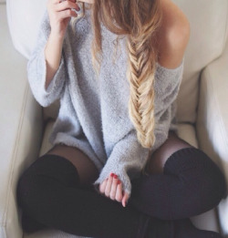 sighlyra:  Sweater / ร / Free shipping Knee high leggings / Ů / Free shipping 