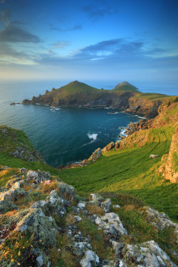 baremascorlando:  Andrew’s Corner  the rumps point - cornwall 