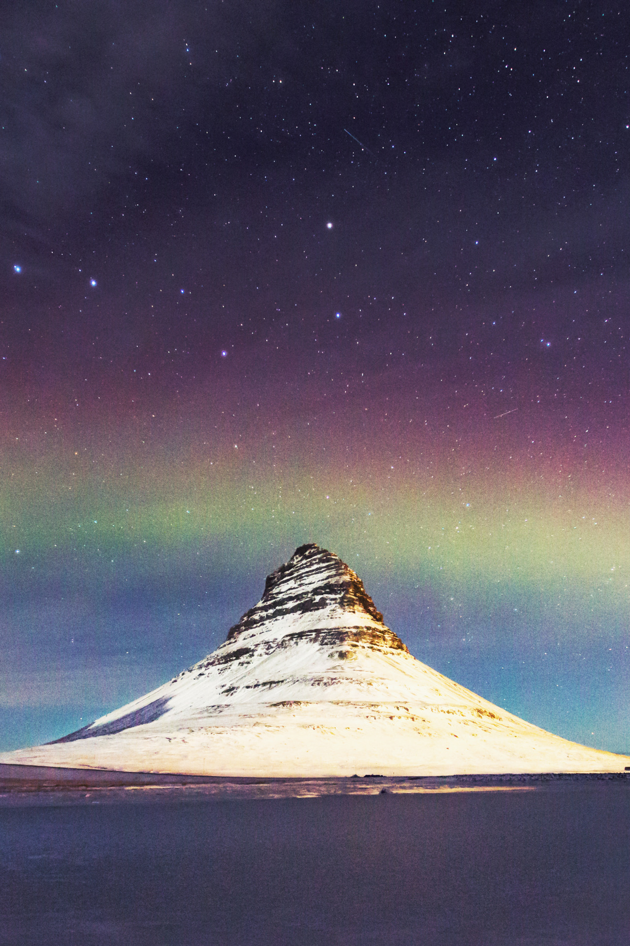 mstrkrftz:  Kirkjufell aurora by Kevin Gorton 
