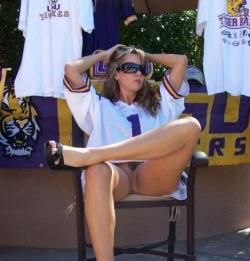 showoffpictures:  Nice shirt Show us your best public shot, Submit your pics and show off!  Geaux Tigers&hellip;