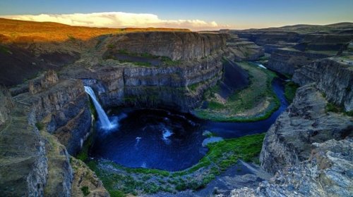 a-modern-major-general:The cliffs of the Palouse Falls in south-eastern Washington were formed by la