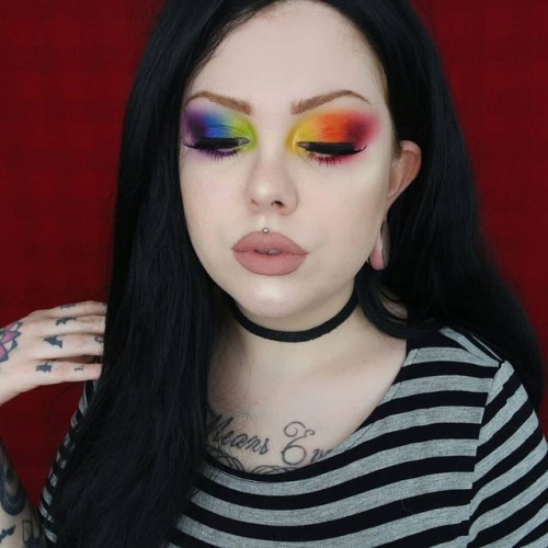 ♥ Of course I had to do a look for pride month! I used mostly the #urbandecay electric palette &amp