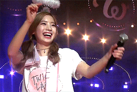 kimnatozaki: Q: You’re promoting as an idol member like you’ve always dreamed