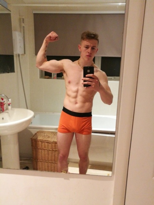 kickingkik:luke-winters:kikitykik:Its all about the muscles…. and the anal…If you want more of him m