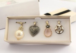 tiaraless:  4PCS of   Pearl Pendants  