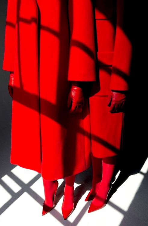 thecultress: by Viviane Sassen found on dailymail.co.uk